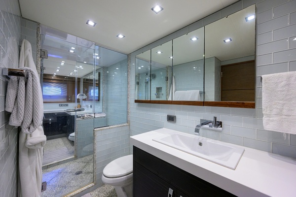 H2OME 80ft Hatteras Yacht For Sale