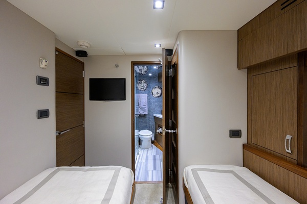 H2OME 80ft Hatteras Yacht For Sale