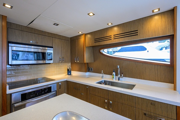 H2OME 80ft Hatteras Yacht For Sale