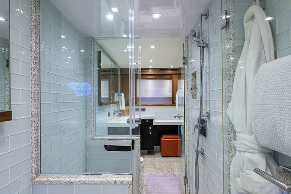 H2OME 80ft Hatteras Yacht For Sale