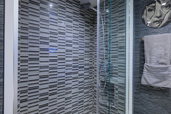 H2OME 80ft Hatteras Yacht For Sale