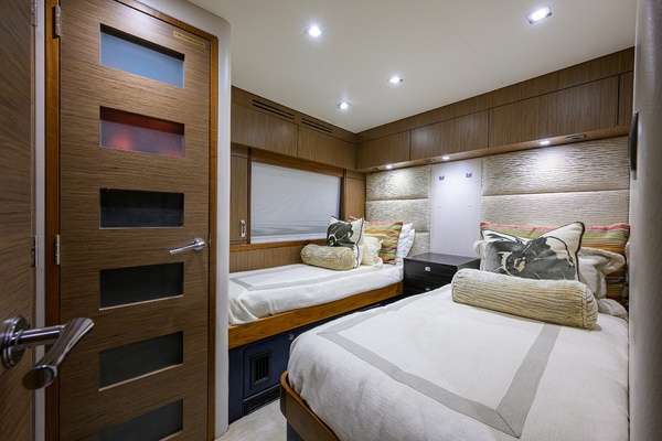 H2OME 80ft Hatteras Yacht For Sale