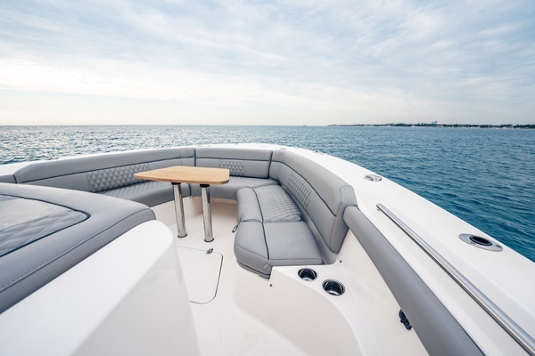 2017 Pursuit 40