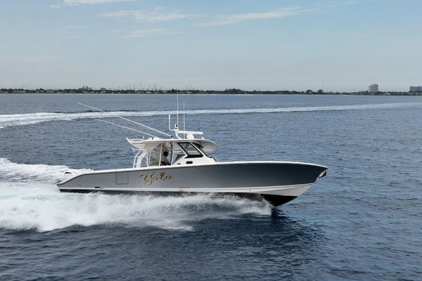 2017 Pursuit 40