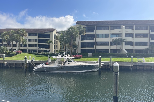 Yolo 40ft Pursuit Yacht For Sale