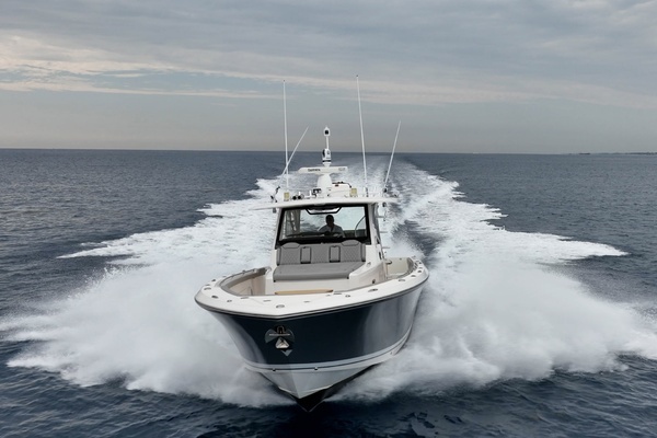 2017 Pursuit 40