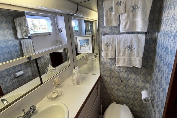 Miles Away 53ft Hatteras Yacht For Sale