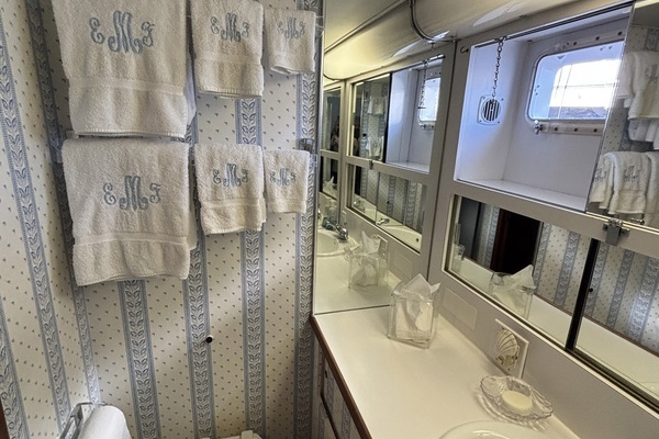 Hatteras Motor Yacht Yacht For Sale