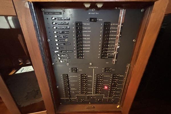 Miles Away 53ft Hatteras Yacht For Sale