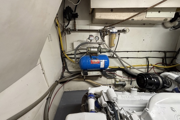 Miles Away 53ft Hatteras Yacht For Sale