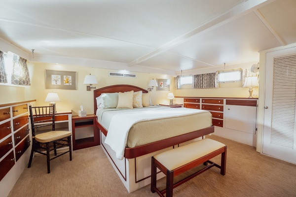 DOVETAIL 72ft Trumpy Yacht For Sale