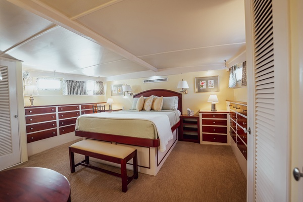 DOVETAIL 72ft Trumpy Yacht For Sale