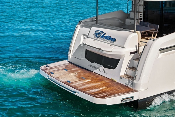 2019 Absolute 52