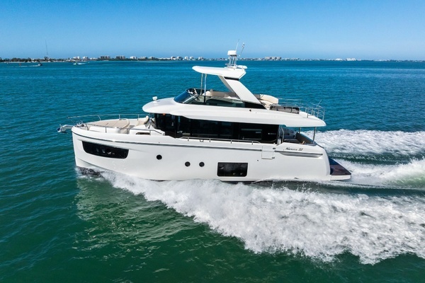 2019 Absolute 52