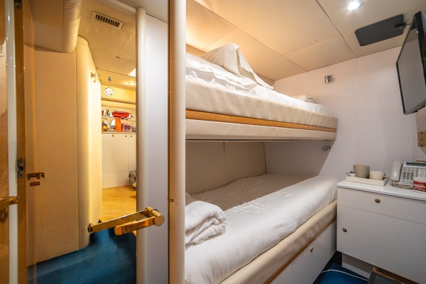 Lazzara 76 - Dare to Dream - Crew