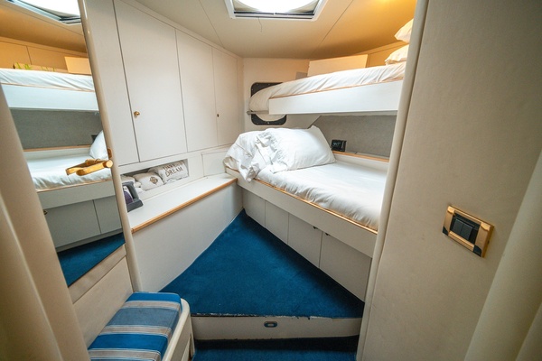 Lazzara 76 - Dare to Dream - Crew