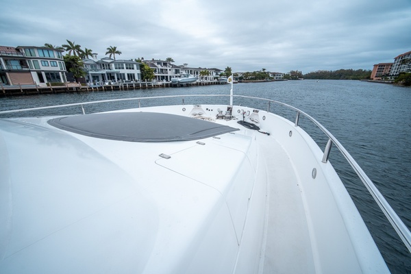 Lazzara 76 - Dare to Dream - Bow