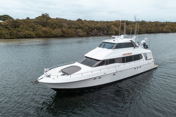 Lazzara 76 - Dare to Dream - Exterior Profile