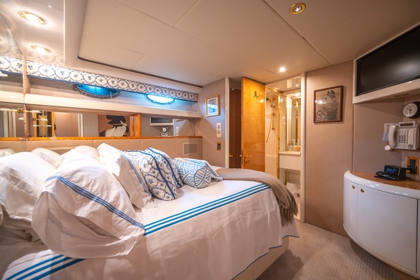 Lazzara 76 - Dare to Dream - Stateroom