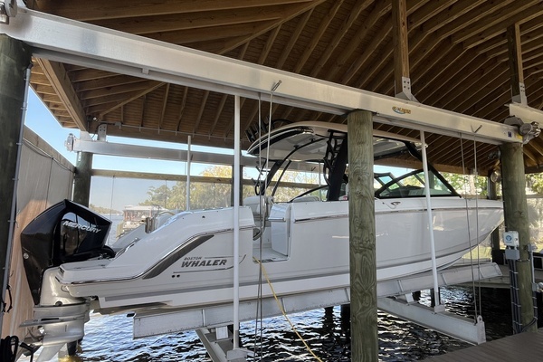 2022 Boston Whaler 32