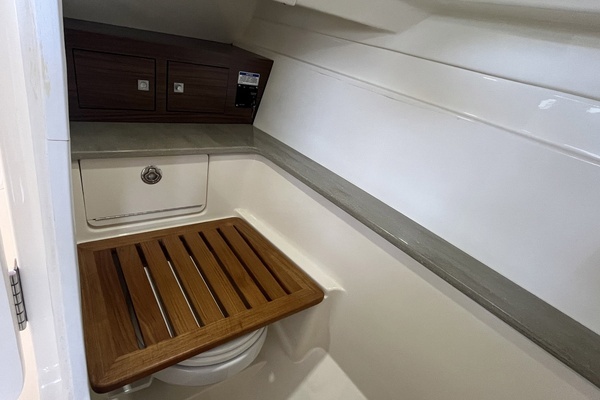 2022 Boston Whaler 32