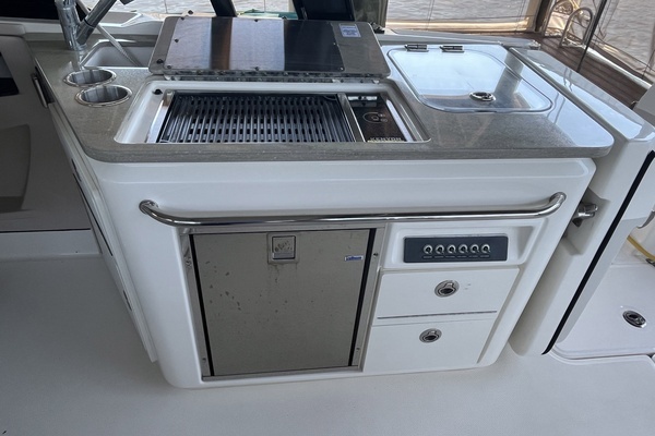 2022 Boston Whaler 32