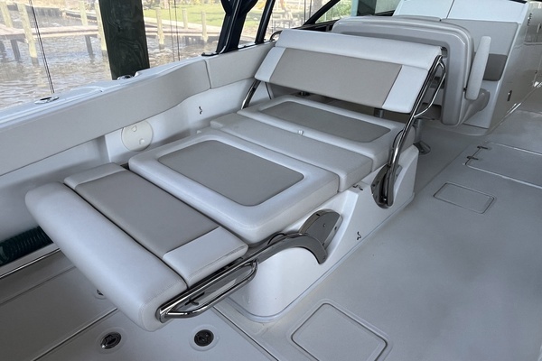 2022 Boston Whaler 32
