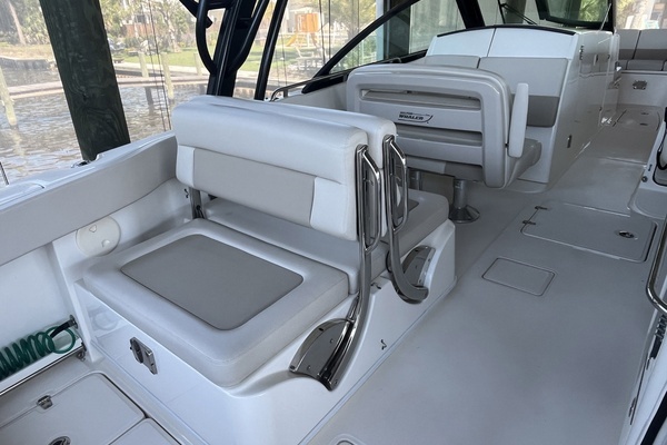 2022 Boston Whaler 32