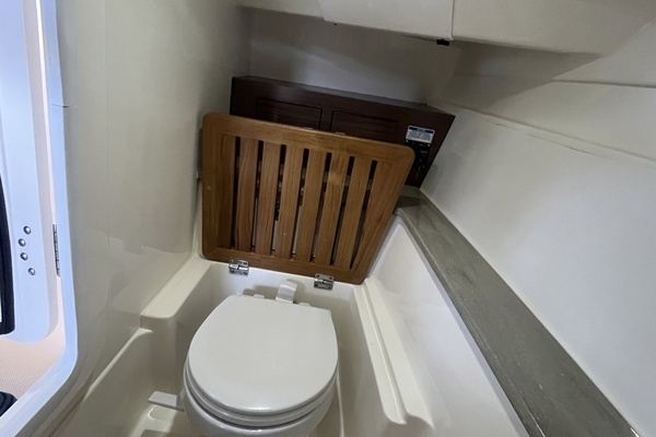 2022 Boston Whaler 32