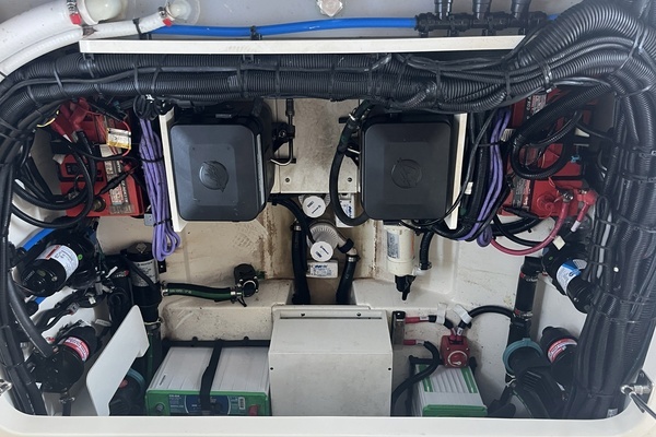 2022 Boston Whaler 32