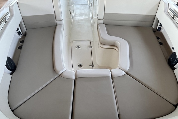 2022 Boston Whaler 32