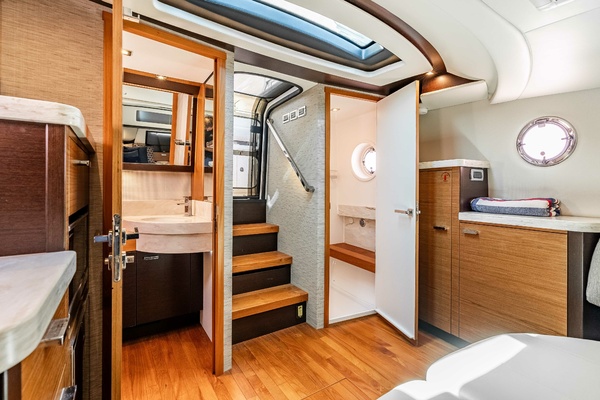 2016 Tiara Q44 LIVIMAC