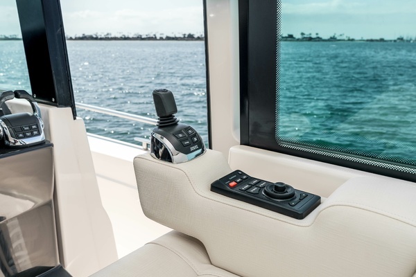 2016 Tiara Yachts 44