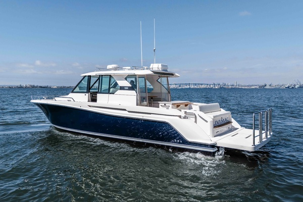 2016 Tiara Q44 LIVIMAC