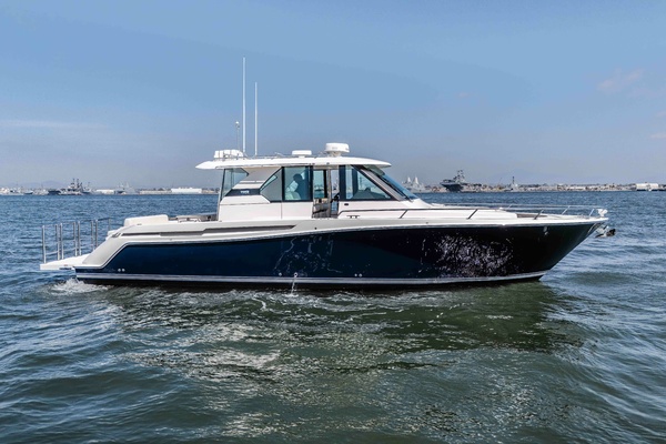 2016 Tiara Q44 LIVIMAC