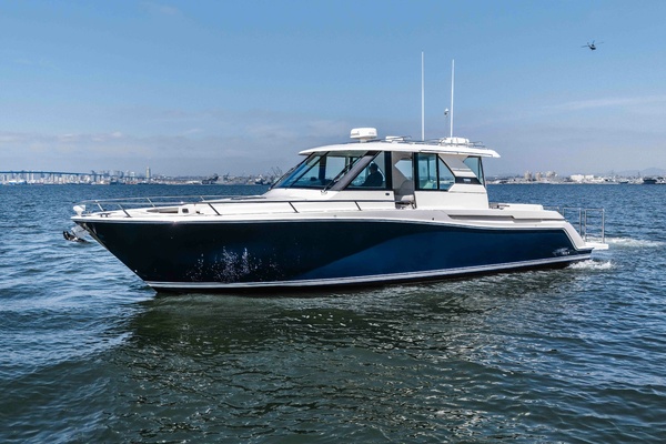 2016 Tiara Q44 LIVIMAC