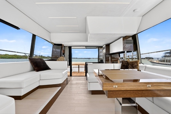 2023 Prestige 61