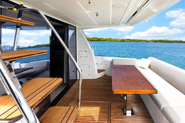 2023 Prestige 61