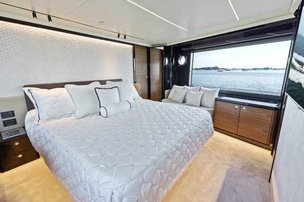 64ft Absolute Yacht For Sale