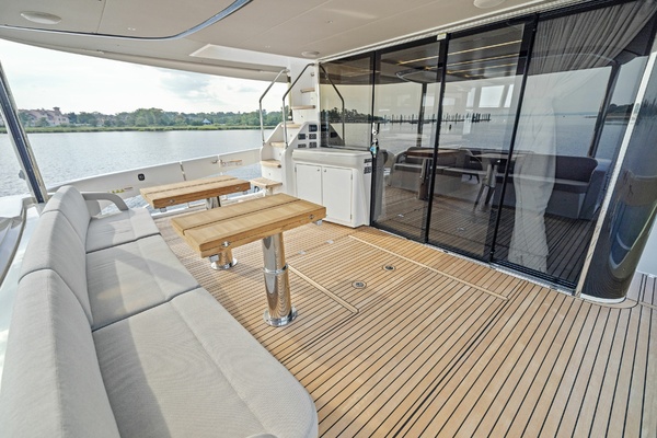 64ft Absolute Yacht For Sale