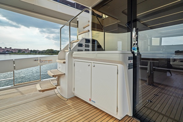 64ft Absolute Yacht For Sale