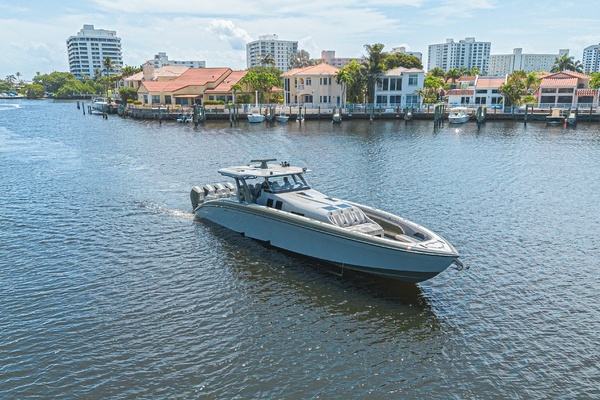 Photo of the 2025 Midnight Express 52 Vitesse