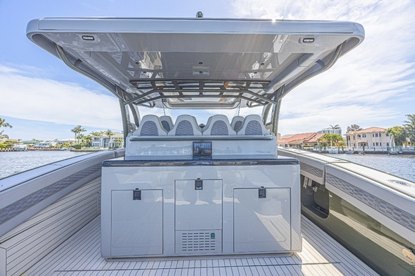 2025 Midnight Express 52