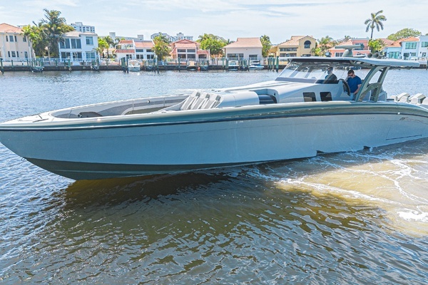 Photo of the 2025 Midnight Express 52 Vitesse