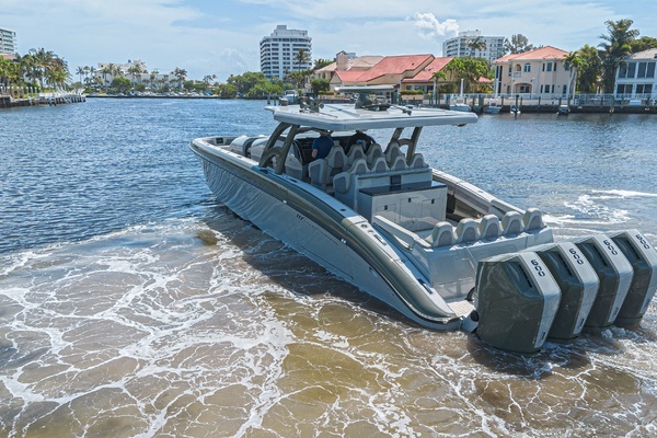 Photo of the 2025 Midnight Express 52 Vitesse