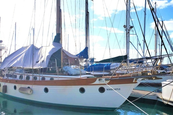 43-ft-Young Sun-1980-SPINDRIFT-WINDCASTLE Honolulu Hawaii United States  yacht for sale