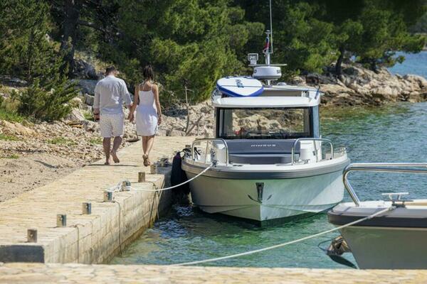 30ft Nimbus Yacht For Sale