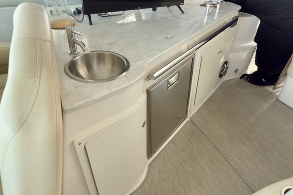 Photo of the 2020 Regal 33 Express