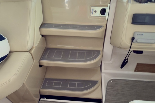 Photo of the 2020 Regal 33 Express