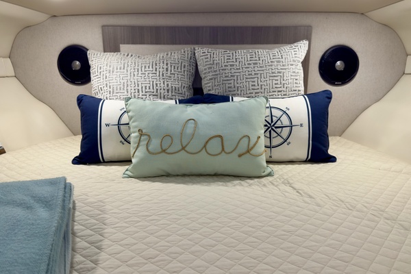 33ft Regal Yacht For Sale